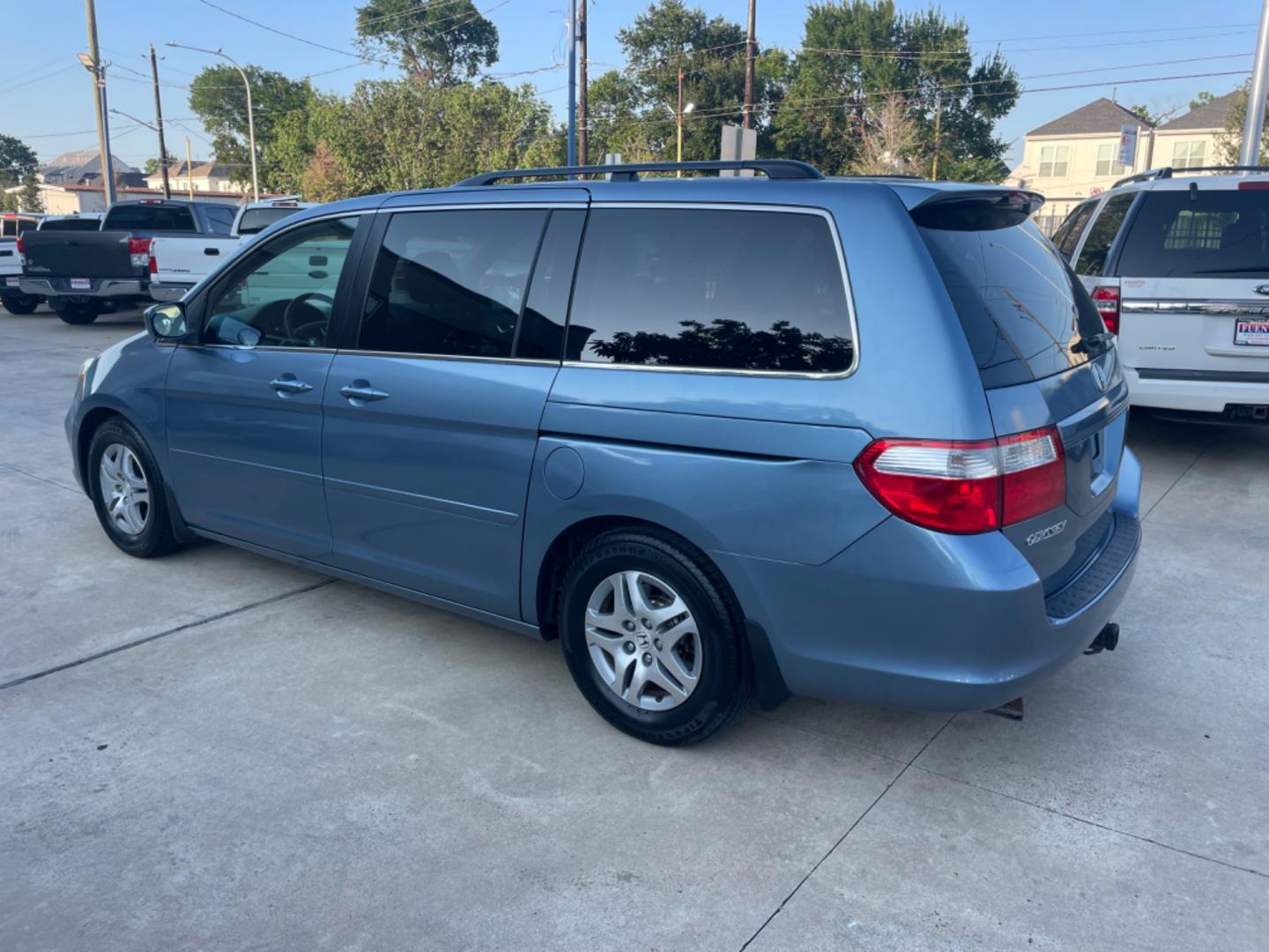 2007 Blue /Silver Honda Odyssey EX (5FNRL38457B) with an 3.5L V6 SOHC 24V engine, 5-Speed Automatic Overdrive transmission, located at 1501 West 15th St., Houston, 77008, (713) 869-2925, 29.797941, -95.411789 - Photo#3